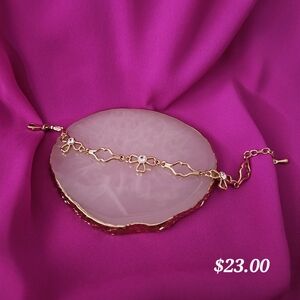 Elegant Gold Bracelet with Crystal Accents